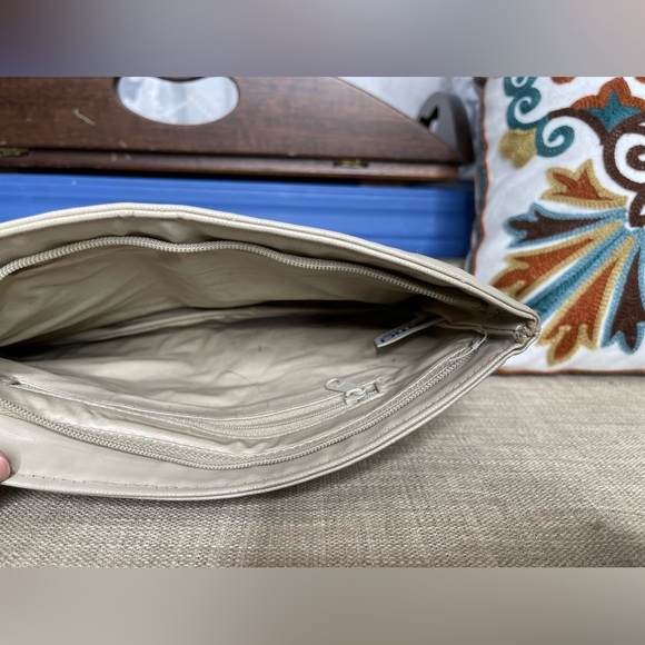 Vintage MCI Clutch Genuine Leather Cream Taupe Lined Bag Handbag Bow - Picture 3 of 5